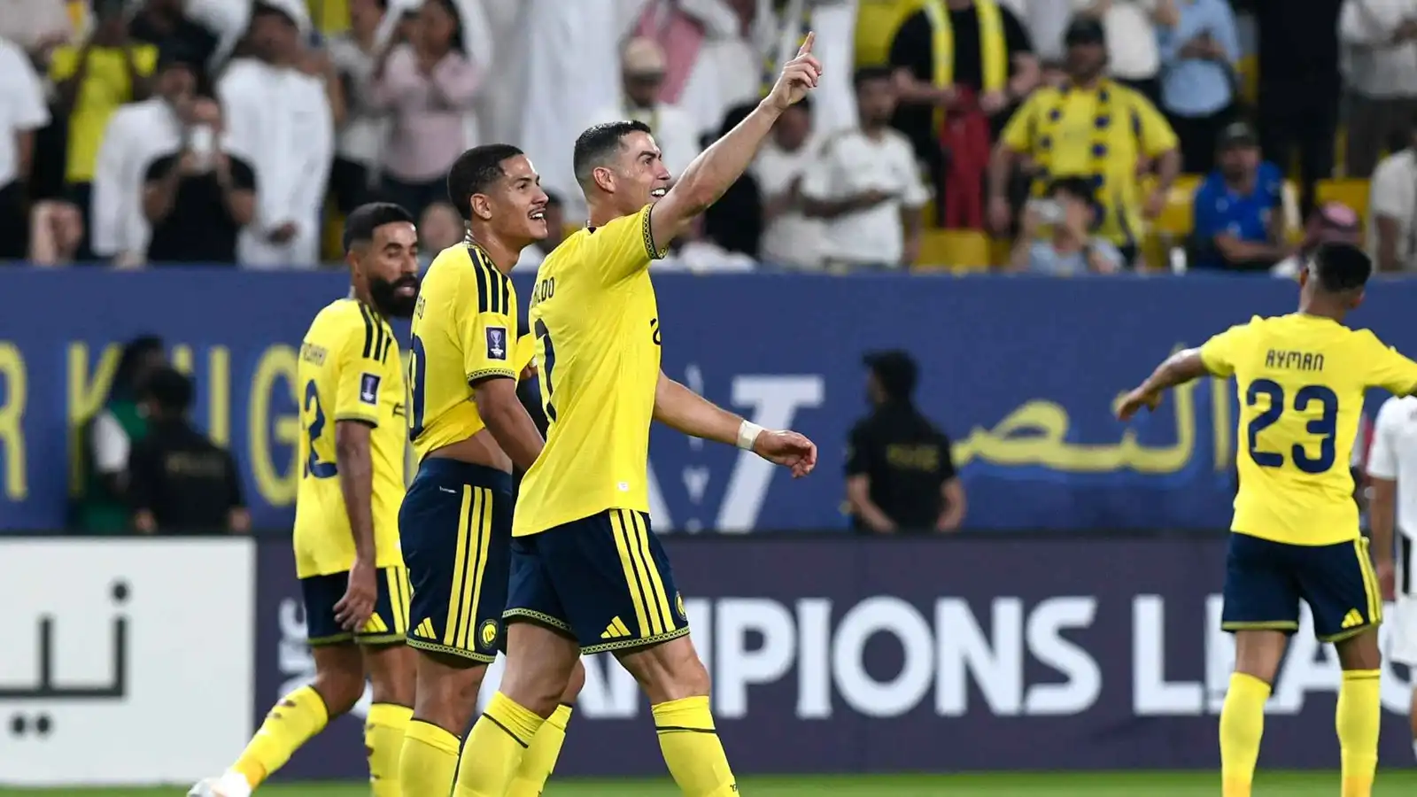على بُعد 19 خطوة من المجد.. رونالدو يحاصر حلم الألف هدف التاريخي